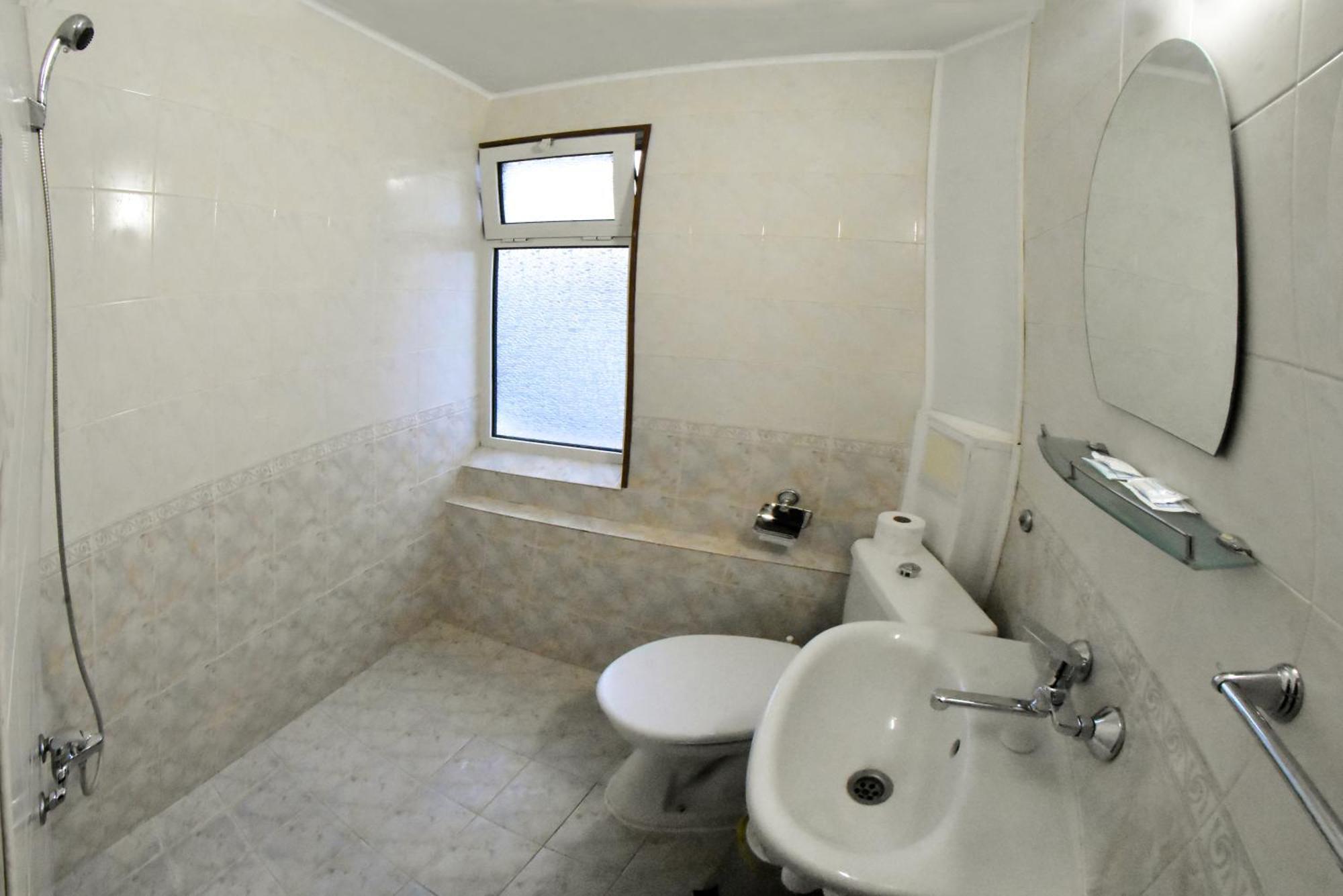Hotel Rade 1 Vratsa エクステリア 写真