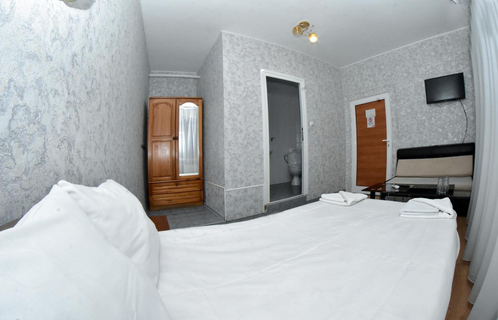Hotel Rade 1 Vratsa エクステリア 写真